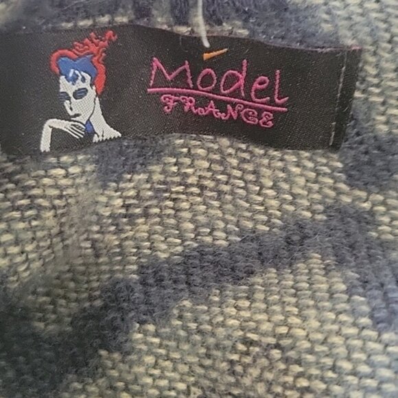 Poncho model france - Picture 3 of 3